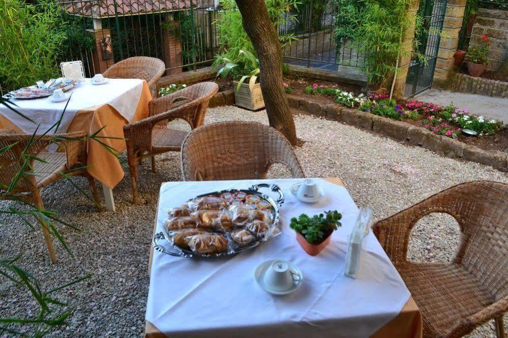 La Luna Di Roma B&B Bagian luar foto